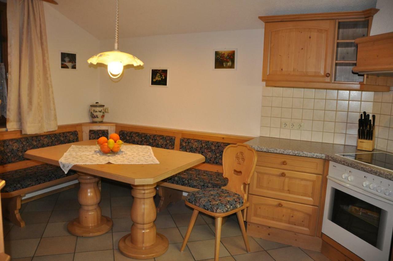 Haus Goldeck Lägenhet Lermoos Exteriör bild