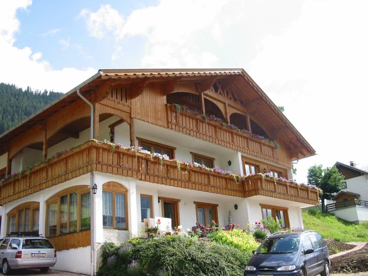 Haus Goldeck Lägenhet Lermoos Exteriör bild